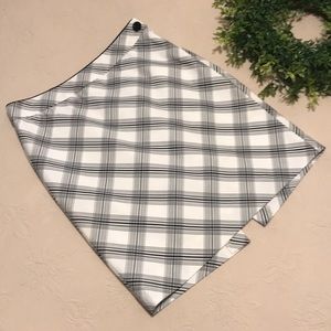 ⬇️ WHBM - Black & White Plaid Pencil Skirt Size 8